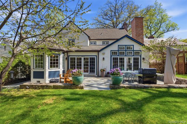 42 Mulberry Lane, New Rochelle, NY 10804