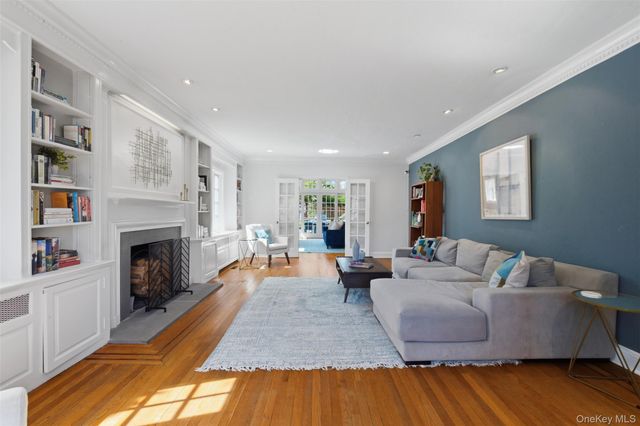 42 Mulberry Lane, New Rochelle, NY 10804