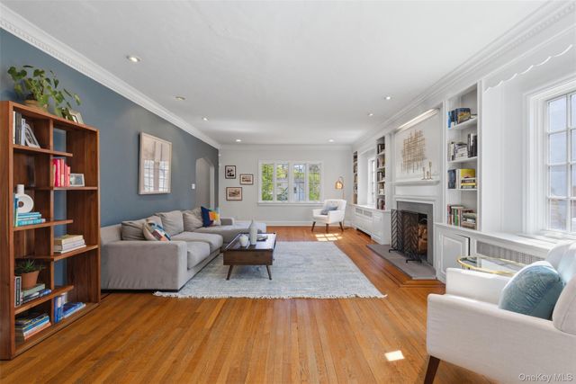 42 Mulberry Lane, New Rochelle, NY 10804