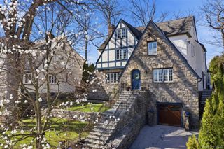 42 Mulberry Lane, New Rochelle, NY 10804