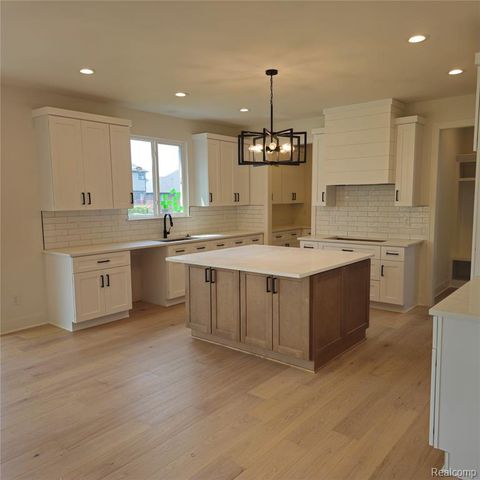 18582 Stallmann Drive, Macomb, MI 48042