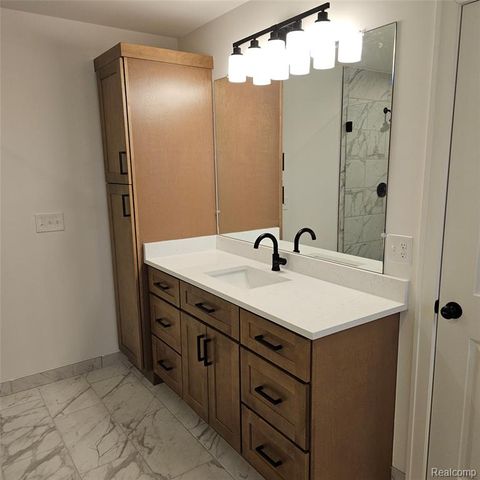 18582 Stallmann Drive, Macomb, MI 48042