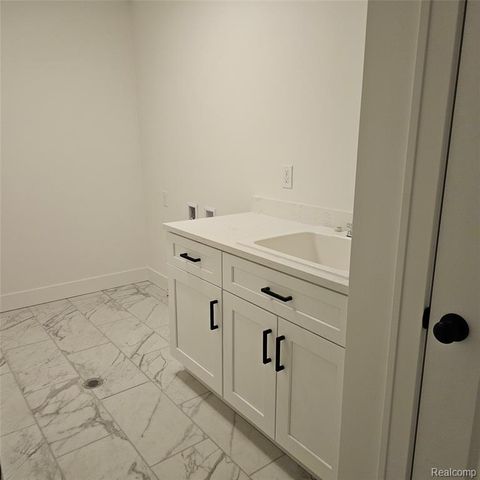 18582 Stallmann Drive, Macomb, MI 48042