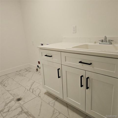 18582 Stallmann Drive, Macomb, MI 48042