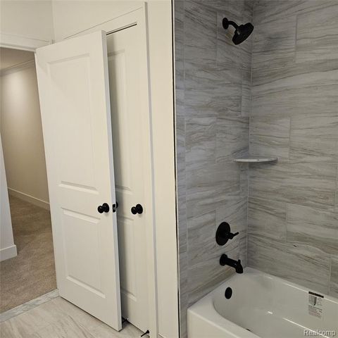 18582 Stallmann Drive, Macomb, MI 48042