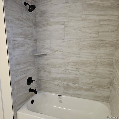 18582 Stallmann Drive, Macomb, MI 48042