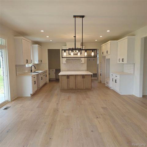 18582 Stallmann Drive, Macomb, MI 48042