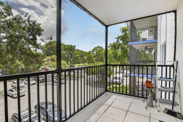 6001 N Falls Circle Drive 306, Lauderhill, FL 33319