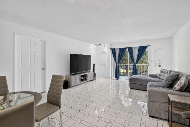 6001 N Falls Circle Drive 306, Lauderhill, FL 33319