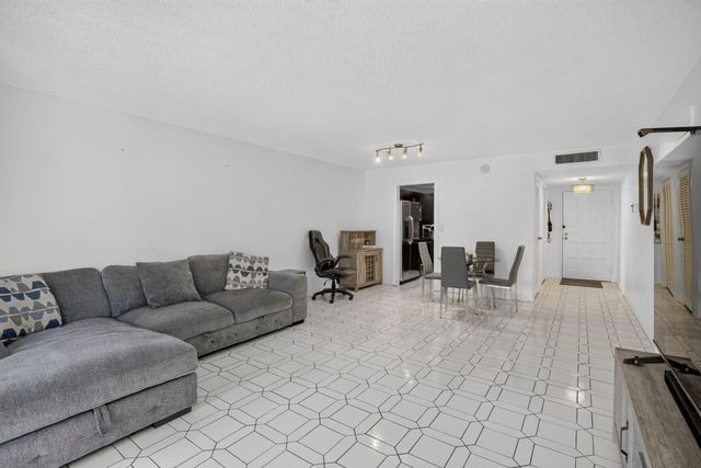 6001 N Falls Circle Drive 306, Lauderhill, FL 33319