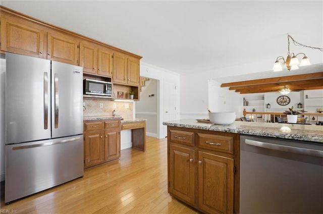 105 Gardenville DR, Yorktown, VA 23693