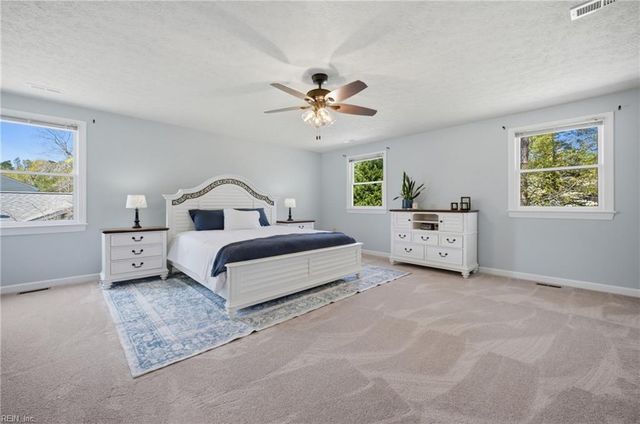 105 Gardenville DR, Yorktown, VA 23693