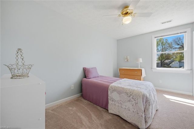 105 Gardenville DR, Yorktown, VA 23693