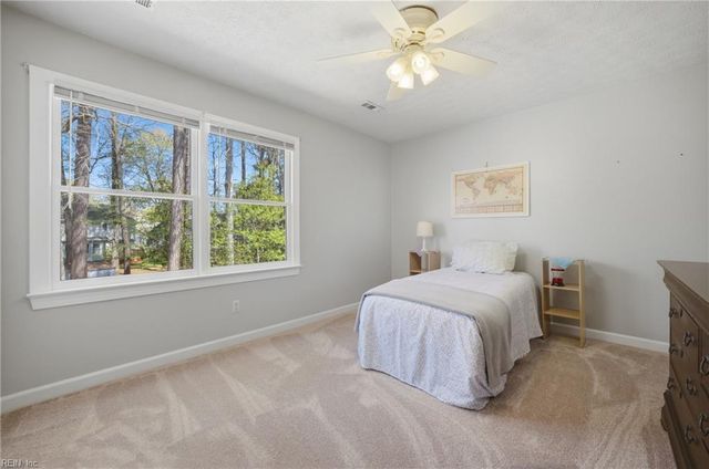 105 Gardenville DR, Yorktown, VA 23693