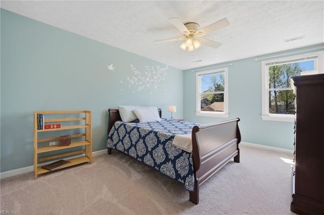 105 Gardenville DR, Yorktown, VA 23693