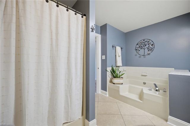 105 Gardenville DR, Yorktown, VA 23693