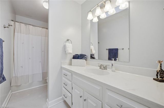 105 Gardenville DR, Yorktown, VA 23693