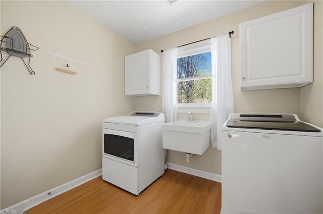 105 Gardenville DR, Yorktown, VA 23693