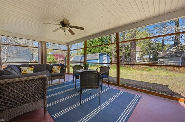 105 Gardenville DR, Yorktown, VA 23693