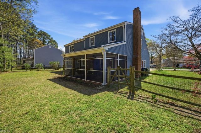 105 Gardenville DR, Yorktown, VA 23693