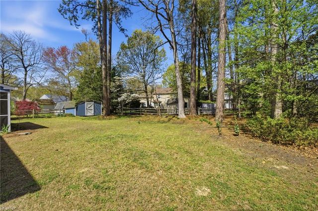105 Gardenville DR, Yorktown, VA 23693