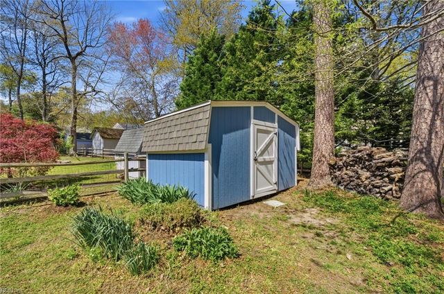 105 Gardenville DR, Yorktown, VA 23693