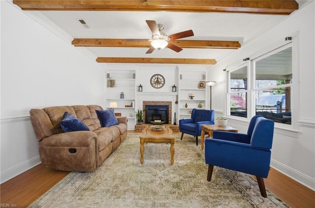 105 Gardenville DR, Yorktown, VA 23693