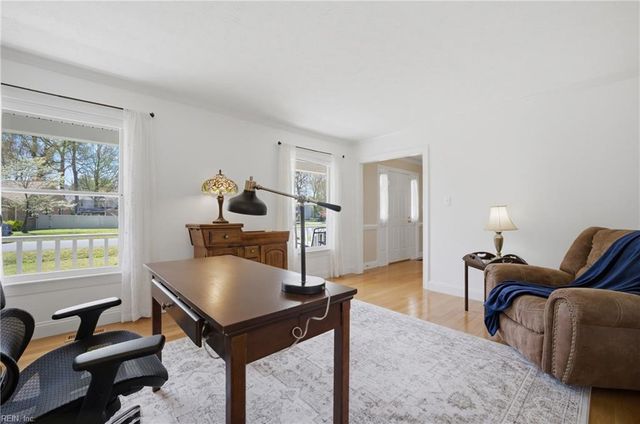 105 Gardenville DR, Yorktown, VA 23693