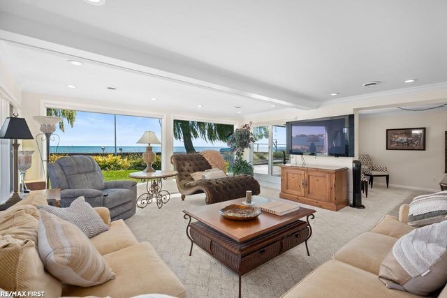 27927 Ponchartrain Street, Harrison Twp, MI 48045