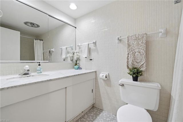 7320 Glenroie Ave Apt 6F, Norfolk, VA 23505