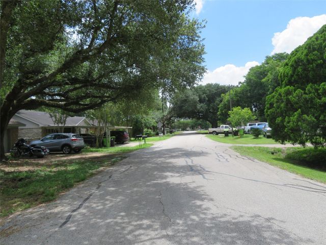 801 Cub Lane, Richmond, TX 77469