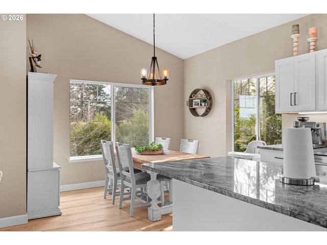 1118 S 11TH St, Coos Bay, OR 97420