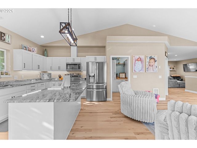 1118 S 11TH St, Coos Bay, OR 97420