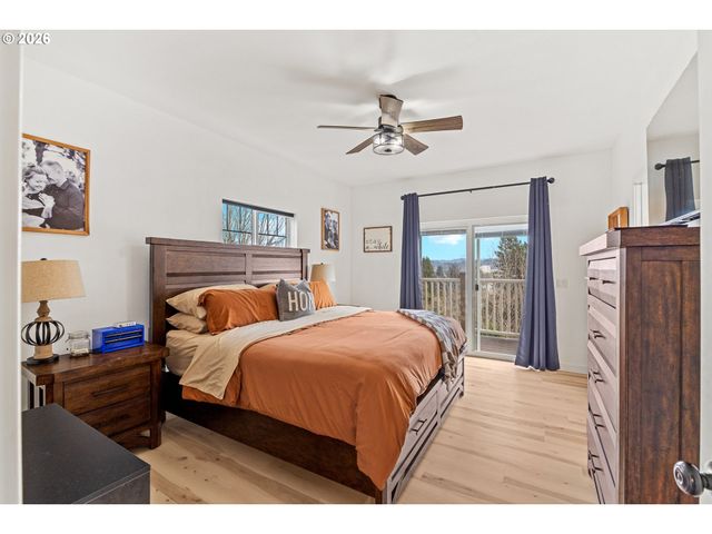 1118 S 11TH St, Coos Bay, OR 97420