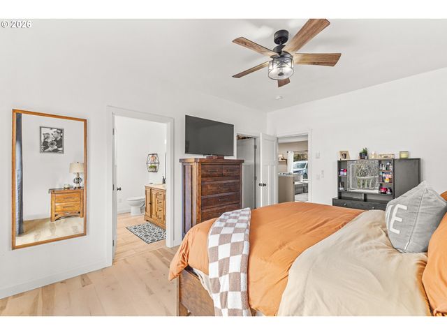 1118 S 11TH St, Coos Bay, OR 97420