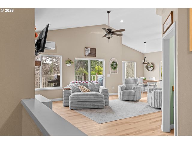 1118 S 11TH St, Coos Bay, OR 97420