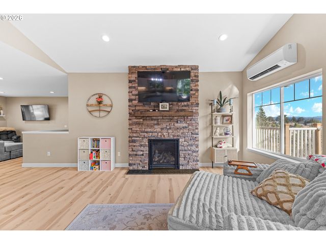 1118 S 11TH St, Coos Bay, OR 97420