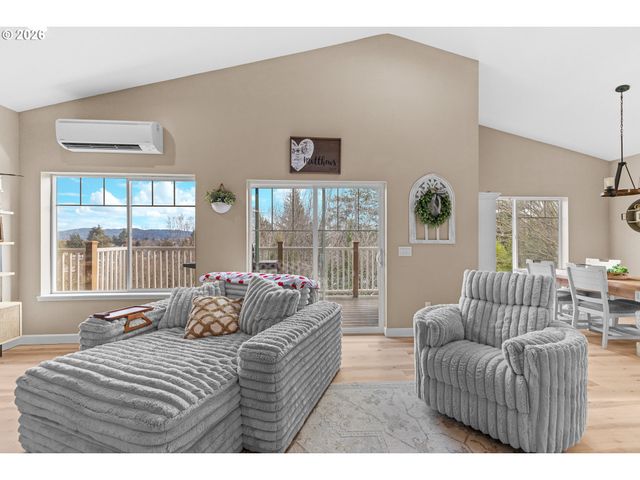 1118 S 11TH St, Coos Bay, OR 97420