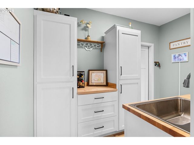 1118 S 11TH St, Coos Bay, OR 97420