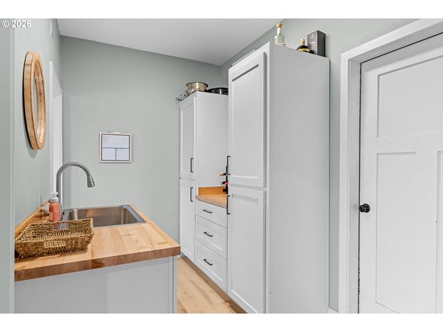 1118 S 11TH St, Coos Bay, OR 97420