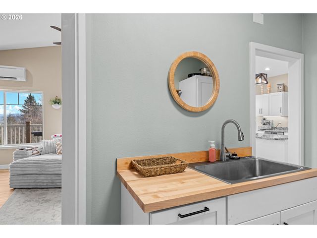 1118 S 11TH St, Coos Bay, OR 97420