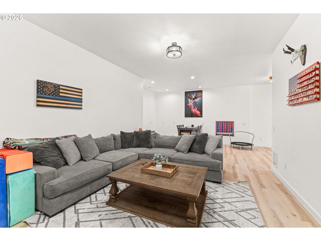 1118 S 11TH St, Coos Bay, OR 97420