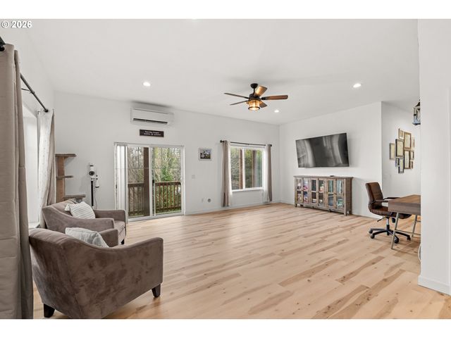 1118 S 11TH St, Coos Bay, OR 97420