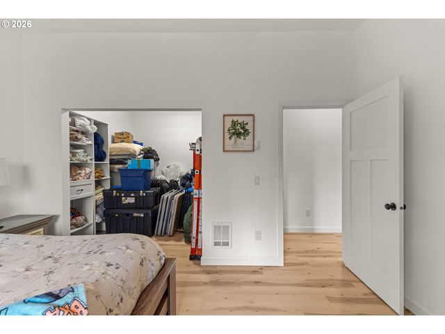 1118 S 11TH St, Coos Bay, OR 97420