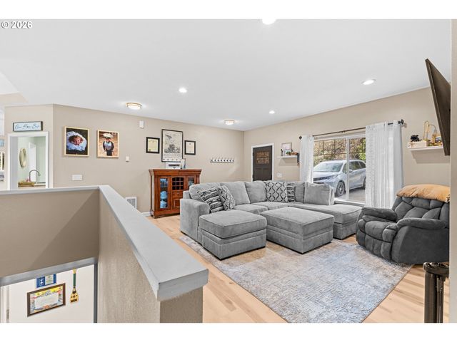 1118 S 11TH St, Coos Bay, OR 97420