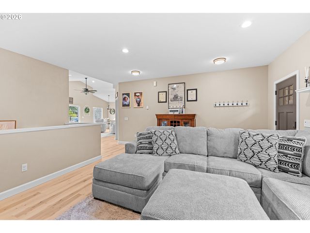 1118 S 11TH St, Coos Bay, OR 97420