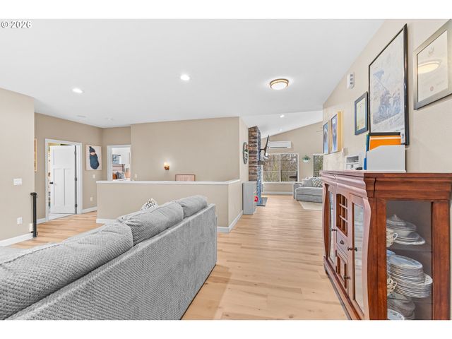 1118 S 11TH St, Coos Bay, OR 97420