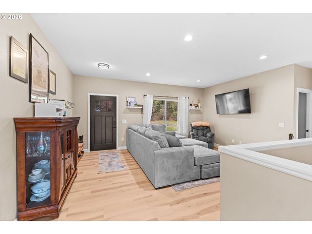 1118 S 11TH St, Coos Bay, OR 97420