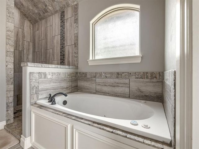 11708 SW 25th Court, Yukon, OK 73099