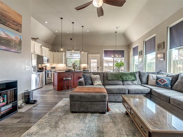 11708 SW 25th Court, Yukon, OK 73099